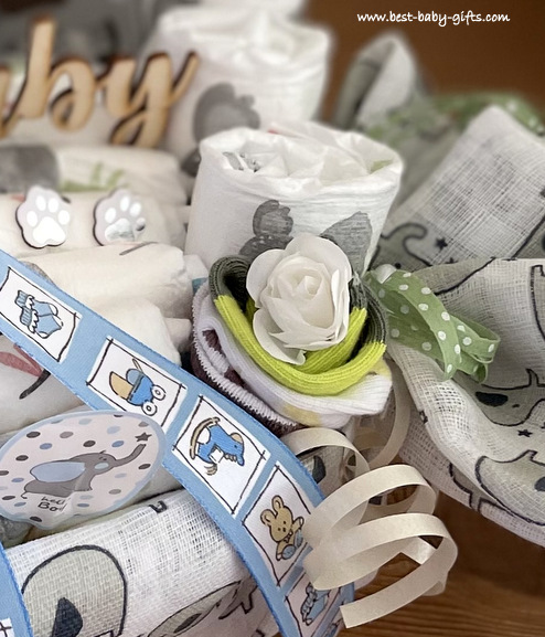 details: sock cupcakes, stickers and ribbon